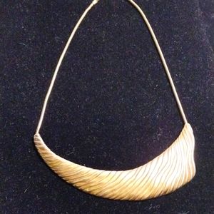 TRIFARI GOLD VINTAGE NECKLACE
